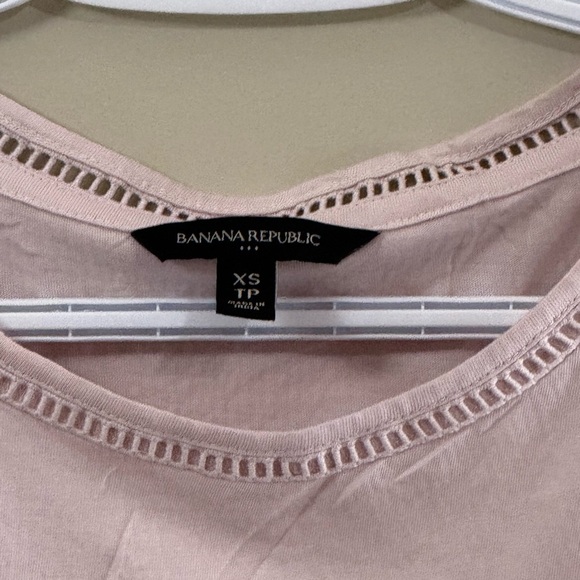 Women's Pink Lace Trim Top Banana Republic - Picture 4 of 4
